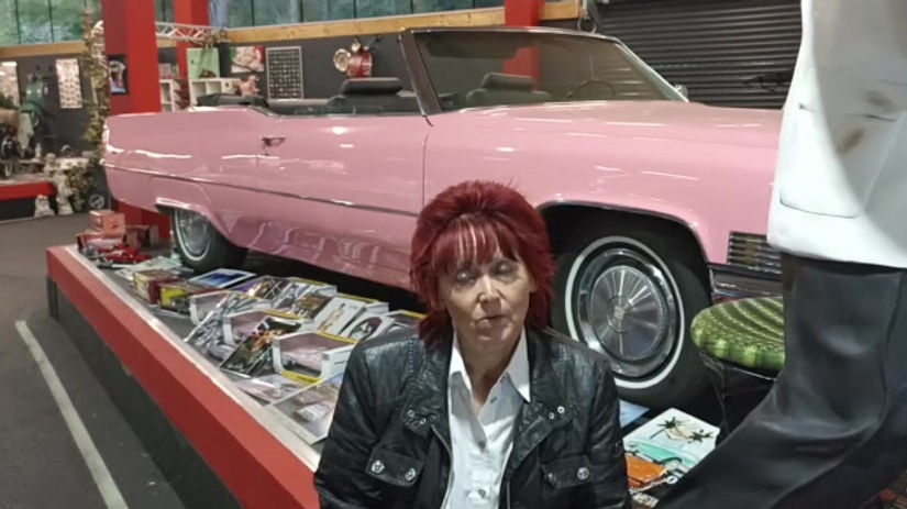 Helga Egger Bundespräsident 2022 Kandiatin Tirol Österreich  (14)Cadillac deville 1970 cabrio convertible rosa pink Elvis